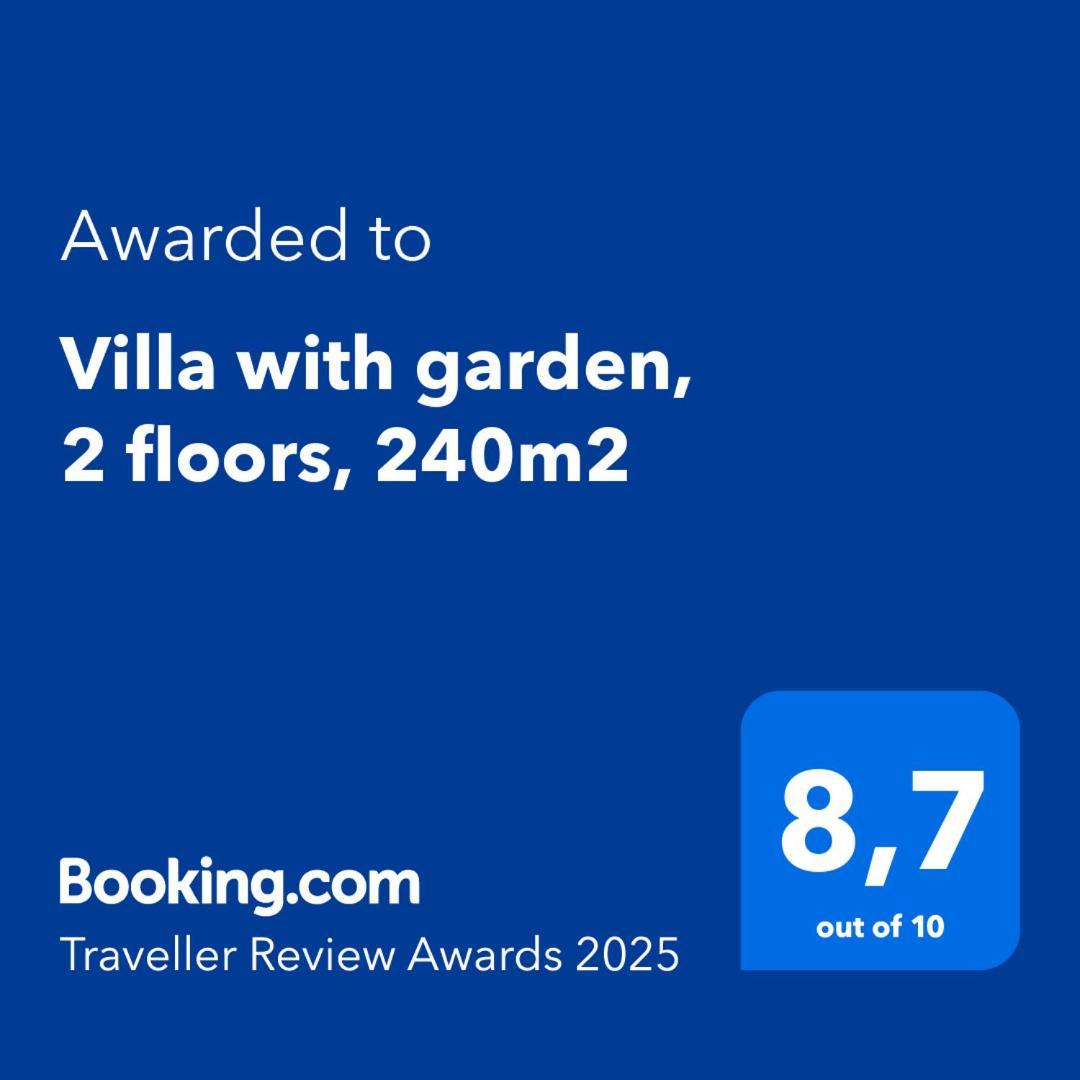 With Garden, 2 Floors, 240m2 Villa